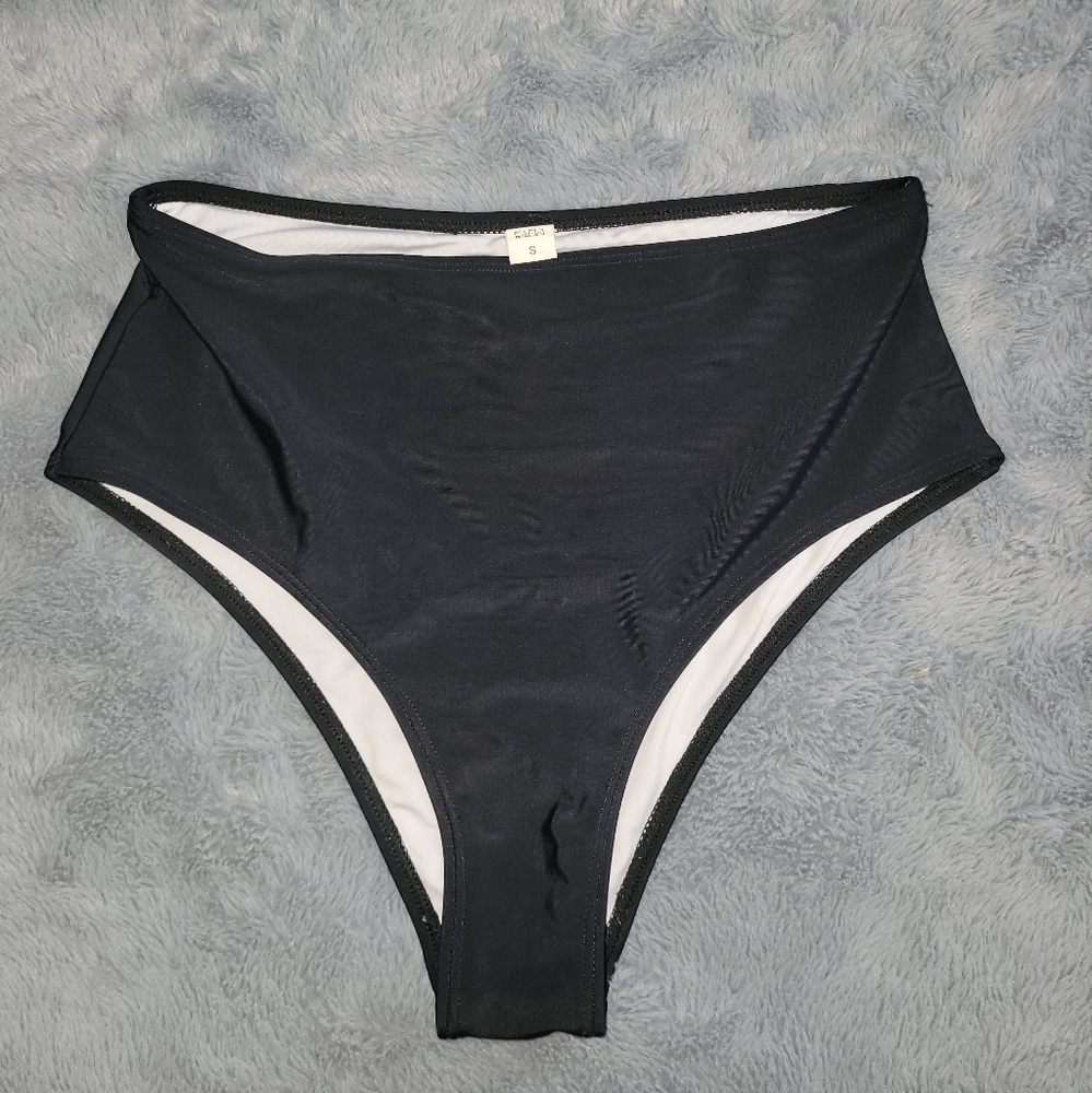 Bathing suit - Picture 3 of 6